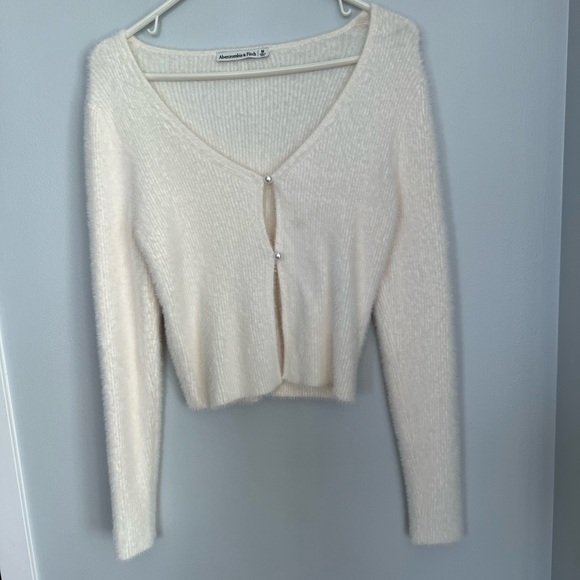 Abercrombie & Fitch Sweaters - Abercrombie & Fitch Women's Cream Sweater